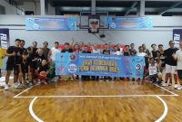Teks. Foto : Ketua Umum PWI Pusat Hendry Ch Bangun, Bersama Tim Basket Siwo PWI Pusat. 