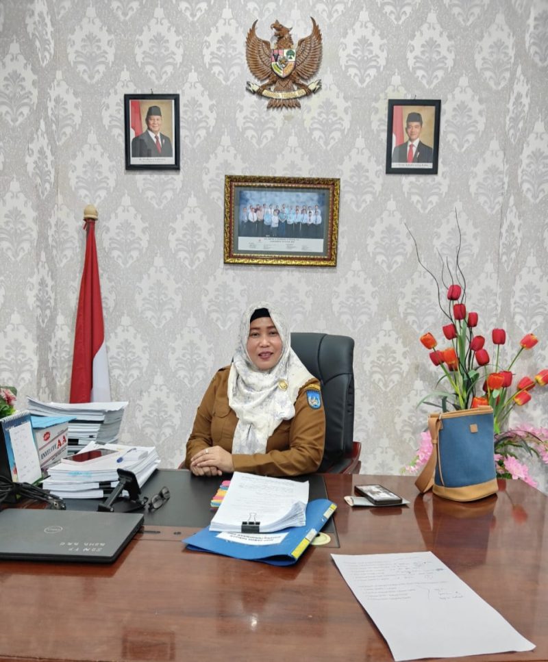 Ket. Foto : Kadisdikbud Kota Langsa, Dra Suhartini,.MPD