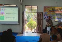 Ket. Foto : Kanit Binmas Polsek Binawidya, Iptu Kamra Junaedy, Saat Memberikan Penyuluhan Kepada Siswa-siswi baru SMK F Ikasari Pekanbaru. 