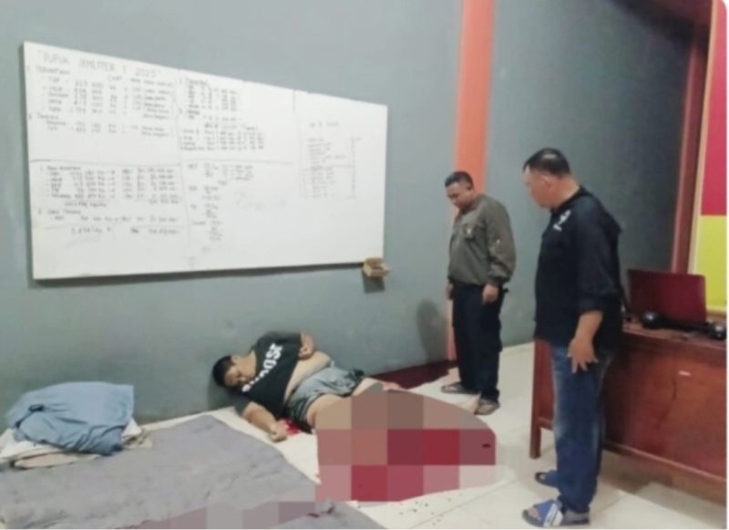 Ket. Foto : Babinsa dan Bhabinkamtibmas Kasikan, saat di TKP, yaitu Kantor Koperasi F. SPTI Kasikan (net) 