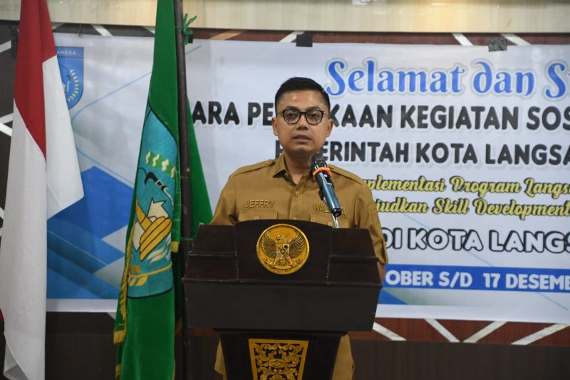 Ket. Foto : Walikota Langsa Jeffry Sentana S Putra, SE, saat membuka acara Implementasi Program Langsa Juara, Selasa (07/10/2025)