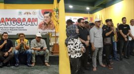 Ket. Foto : DPD II Partai Golkar Kota Langsa, dan Pengurus Golkar Menggelar Pasar Murah Untuk Masyarakat. 
