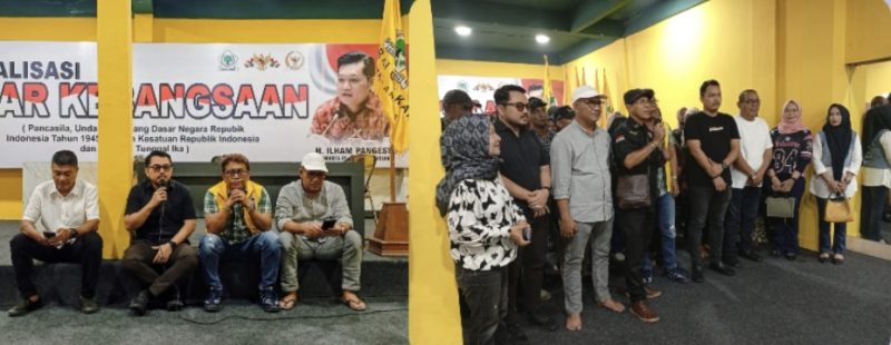 Ket. Foto : DPD II Partai Golkar Kota Langsa, dan Pengurus Golkar Menggelar Pasar Murah Untuk Masyarakat. 