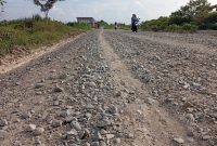 Ket. Foto : Material base course B yang digunakan terindikasi minim abu batu