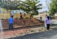 Ket. Foto : Camat Negeri Agung Hepi Haryanto,S.E. beserta staf Kecamatan Mengelar Jum'at, dilingkungan kantor kecamatan Kecamatan Negeri Agung, Jum'at (14/11/2025) 