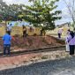 Ket. Foto : Camat Negeri Agung Hepi Haryanto,S.E. beserta staf Kecamatan Mengelar Jum'at, dilingkungan kantor kecamatan Kecamatan Negeri Agung, Jum'at (14/11/2025) 