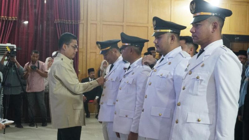Ket. Foto : Walikota Langsa, Jeffry Sentana S Putra, SE, melantik sejumlah Pejabat Pemerintah Kota Langsa. 