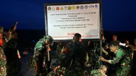 Ket. Foto : Satgas PHK, Memasang Ulang Plang Kawasan Hutan. 
