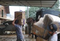 Ket. Foto : Polda Aceh Mendistribusikan Bantuan Untuk Korban Banjir