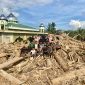 Ket. Foto : Tumpukan Kayu, Akibat Banjir Bandang di Aceh Tamiang. 