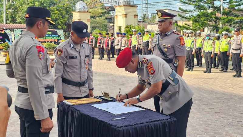 Ket. Foto : Kapolres Langsa AKBP Mughi Prasetyo Habrianto, S.I.K. Saat Pimpin Serah Terima Pejabat di Polres Langsa