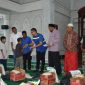 Ket. Foto : Walikota Langsa Jeffry Sentana S Putra, SE, Saat Memberikan Santunan Kepada Anak Yatim Piatu