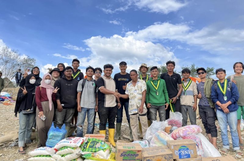 Ket. Foto : SEMMI Kota Langsa, Serahkan Bantuan Untuk Korban Banjir