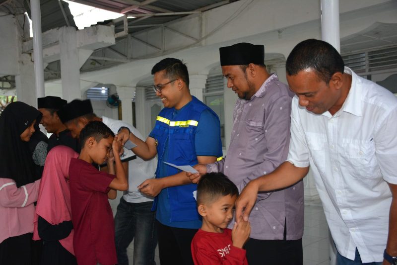 Ket. Foto : Walikota Langsa Jeffry Sentana S. Putra,.SE. Salurkan Bantuan, Ribuan Anak Yatim Kota Langsa Terhibur Langsa Jeffry Sentana S. Putra,.SE. Menyalurkan Bantuan, Kepada Anak- anak Yatim