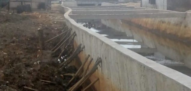 Ket. Foto : Pembangunan jalan lingkungan dan drainase menggunakan anggaran APBK tahun 2023.
