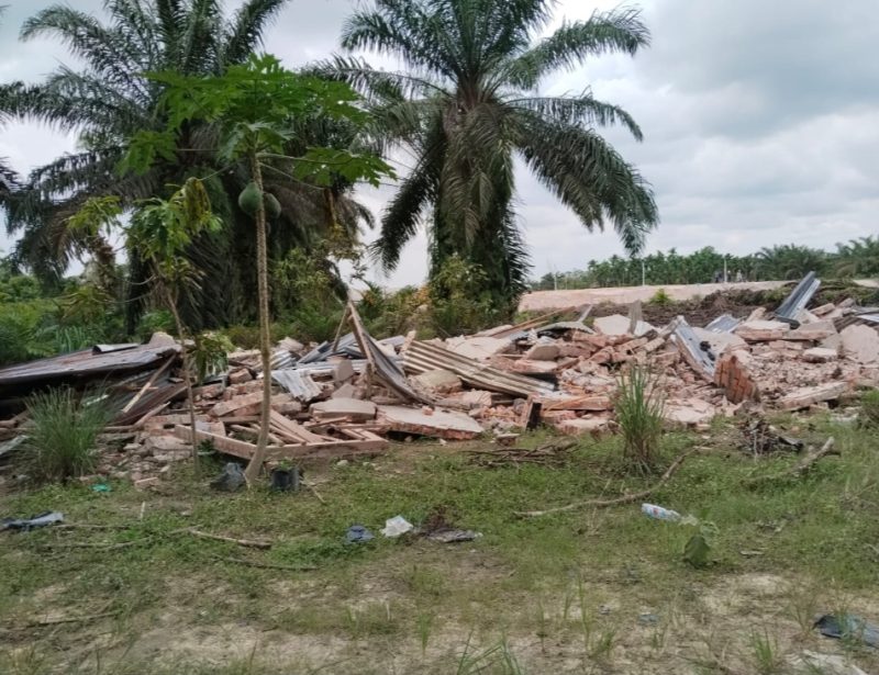 Ket. Foto : Rumah Ramlan Simbolon (67), di Bongkar Tanpa Ganti Rugi, Telah Rata Dengan Tanah, di Jalan Melayu Hulu Balang, RW 08 RT 01, Kelurahan Palas, Kecamatan Rumbai, Kota Pekanbaru