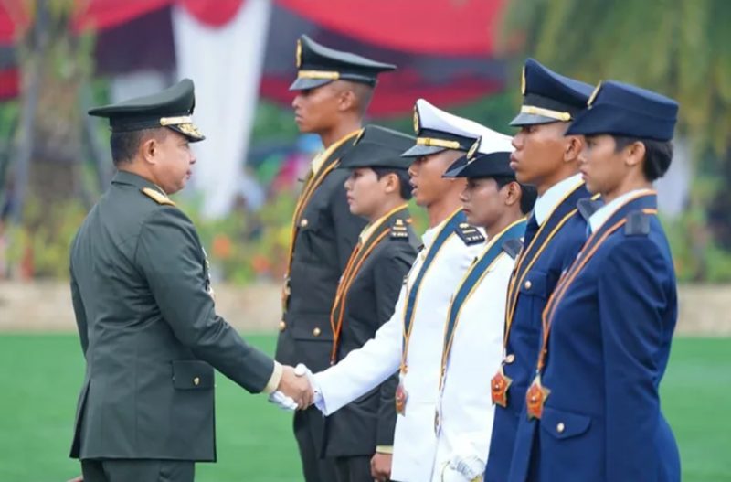 Ket. Foto : Panglima TNI Jenderal Agus Subiyanto melantik 260 perwira prajurit karier program khusus tahun 2026. (Foto: Dok. Puspen TNI)