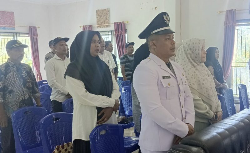 Ket.fot Plt Camat Langsa Barat Risky Andrian, Melantik Saifullah,.M.Pd Ditunjuk Sebagai Pj Geuchik Gampong Sungai Pauh Pusaka, di Aula Camat setempat, Rabu kemarin (18 Februari 2026).
