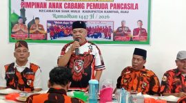 Ket. Foto : Ketua PAC PP Siak Hulu, Eduard Situmorang, saat memberi sambutan di Acara Berbuka  Minggu (01/03/2026) 