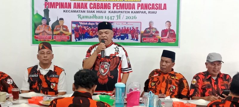 Ket. Foto : Ketua PAC PP Siak Hulu, Eduard Situmorang, saat memberi sambutan di Acara Berbuka  Minggu (01/03/2026) 