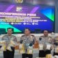 Ket. Foto : Konferensi pers pengungkapan, Peredaran Narkoba, dipimpin Wakapolda Riau Brigjen Pol. Dr. Hengky Haryadi, S.I.K., M.H., didampingi Kabid Humas Kombes Zahwani Pandra Arsyad, S.H., M.Si., Kapolres Bengkalis AKBP Fahrian Saleh Siregar, S.I.K., M.H.,