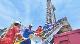Keterangan Foto : Pengembangan MNK menjadi salah satu solusi kunci untuk menjawab tantangan penurunan produksi dari lapangan konvensional. Untuk itu, PHRtelah menetapkan peta jalan pengembangan MNK secara bertahap, dengan pengembangan skala besar pada 2030 ke atas dan proyeksi puncak produksi pada 2037.