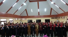 Ket. Foto :Kepala Dinas Pendidikan dan Kebudayaan Provinsi Lampung, Thomas Americo, saat melantik 51 Kepala Sekolah