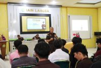 Ket. Foto : Kepala Kejaksaan Negeri Langsa, Adi Tyogunawan, S.H., M.H., sebagai pemateri dalam Academic Discussion Forum (ADF) bertajuk 