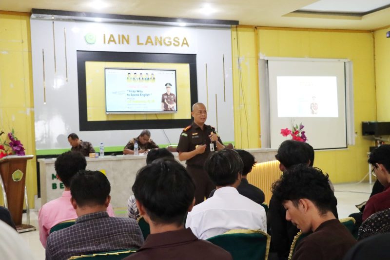 Ket. Foto : Kepala Kejaksaan Negeri Langsa, Adi Tyogunawan, S.H., M.H., sebagai pemateri dalam Academic Discussion Forum (ADF) bertajuk 