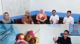 Keterangan foto : Terindikasi buah busuk yang di salurkan ke dapur SPPG Merbau Mataram Mekar Jaya. 