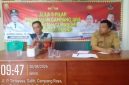 Keterangan foto : Suasana pertemuan warga RT 06 dengan Lurah Campang Raya, Alfredo Vergara, dan Ketua RT 06, di Kelurahan Campang Raya, Minggu (20/4/2026). 