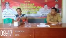 Keterangan foto : Suasana pertemuan warga RT 06 dengan Lurah Campang Raya, Alfredo Vergara, dan Ketua RT 06, di Kelurahan Campang Raya, Minggu (20/4/2026). 