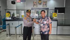 Keterangan foto : Kapolsek Medan Labuhan, AKP D. Raja Putra Napitupulu, Dalam Komando dengan Camat Medan Marelan, Zulkifli S. Pulungan, S.STP., M.AP., Saat Silaturahmi, Jumat (24/4/2026).