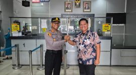 Keterangan foto : Kapolsek Medan Labuhan, AKP D. Raja Putra Napitupulu, Dalam Komando dengan Camat Medan Marelan, Zulkifli S. Pulungan, S.STP., M.AP., Saat Silaturahmi, Jumat (24/4/2026).
