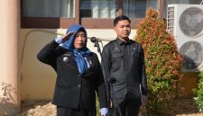 Keterangan foto : Sekretaris Daerah Kota Langsa, Dra. Suhartini, M.Pd, Jadi Pemimpin Upacara Saat Peringati Hari Otonomi Daerah ke-XXX Tahun 2026.