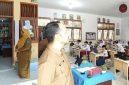 Ket. Foto : Kepala Dinas Pendidikan dan Kebudayaan (Disdikbud) Kota Langsa, Bobby Edwin, ST, saat memantau SD, yang sedang ujian TKA