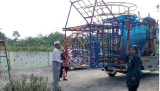 Ket. Foto : Bantuan alat permainan edukatif (APE), dari Anggota DPRD Kampar, Ropii Siregar. 
