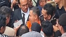 Keterangan Foto: Gubernur Riau Nonaktif, Abdul Wahid, usai mengikuti sidang lanjutan perkara korupsi di Pengadilan Tipikor Pekanbaru, Rabu (22/4/2026).
