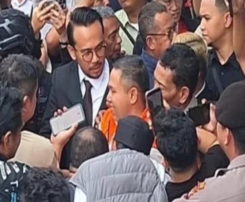 Keterangan Foto: Gubernur Riau Nonaktif, Abdul Wahid, usai mengikuti sidang lanjutan perkara korupsi di Pengadilan Tipikor Pekanbaru, Rabu (22/4/2026).
