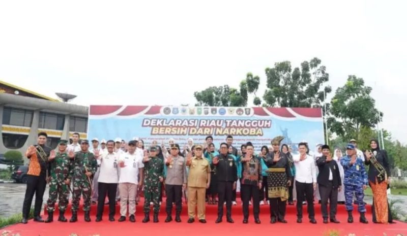Keterangan foto : Forkopimda menggelar Apel Kesiapan Satuan Tugas (Satgas) Anti Narkoba di Lapangan Apel Gubernur Riau, Sabtu (25/4/2026).(foto:ist) 