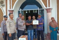 Keterangan foto : Kapolsek Bukitraya melalui Kanit Binmas Iptu Kamra Junaedy, saat pelaksanaan kegiatan Jumat Berkah dan May Day yang dilaksanakan di halaman Masjid Baiturrahman, Jalan Suada RT 03 RW 07, Kelurahan Maharatu, Kecamatan Marpoyan Damai, Kota Pekanbaru, Jumat (1/5/2026)