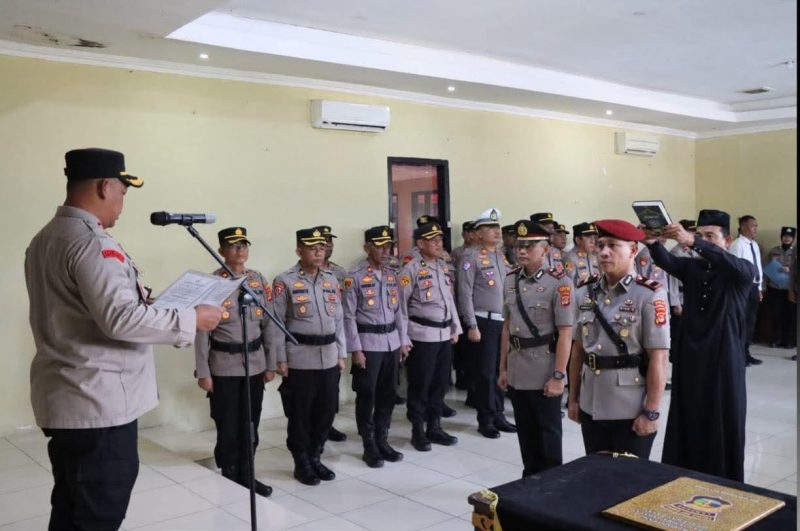Keterangan foto : Kapolres Way Kanan, AKBP Didik Kurnianto, S.I.K., saat upacara sertijab Kasat Reskrim di Aula Adhi Pradana, Polres Way Kanan, Jumat (1/5/2026).