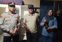 Keterangan foto : Kapolsek Medan Labuhan, AKP D. Raja Putra Napitupulu, S.I.K., M.M., saat menggelar razia terhadap tempat hiburan malam dan kafe.