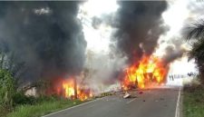 Keterangan foto : Bus ALS terbakar di Muratara Foto: (Foto: Istimewa)