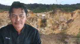 Keterangan foto :  Berti Sitanggang, Pelaksana Tugas (Plt) Ketua Umum Pemuda Tri Karya (PETIR). background kondisi galian C. 