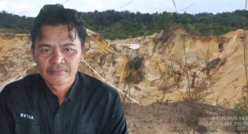 Keterangan foto :  Berti Sitanggang, Pelaksana Tugas (Plt) Ketua Umum Pemuda Tri Karya (PETIR). background kondisi galian C. 