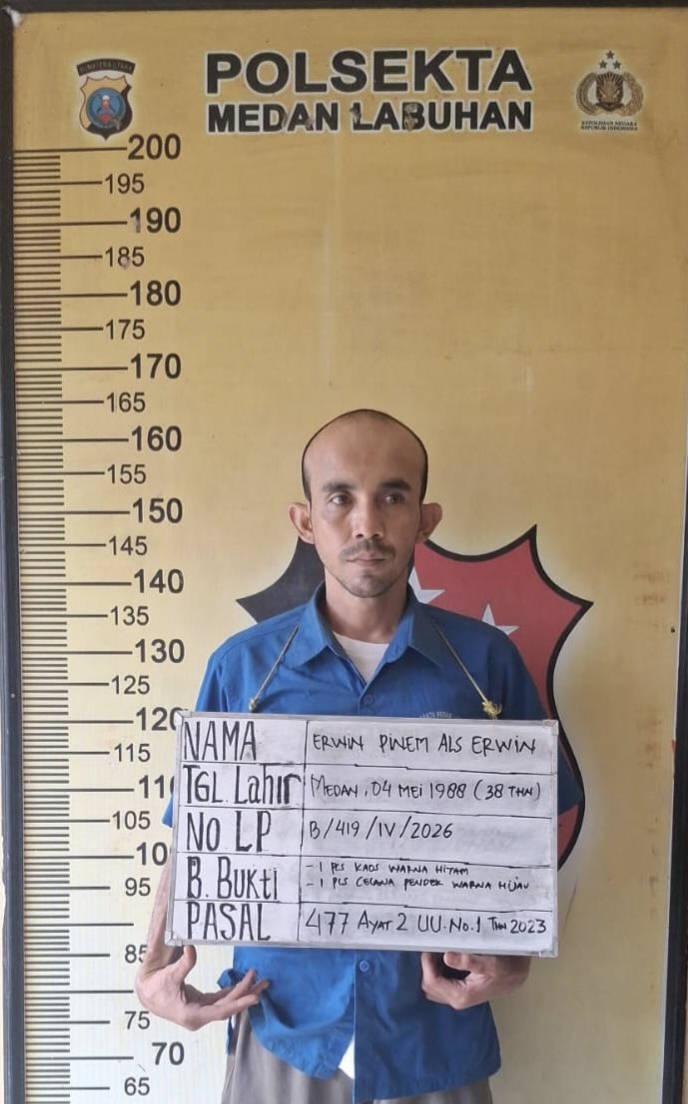 Keterangan foto : Terduga pelaku yang diamankan berinisial EP alias E (38), warga Jalan Marelan VI, Lingkungan 25, Kelurahan Rengas Pulau, Kecamatan Medan Marelan.