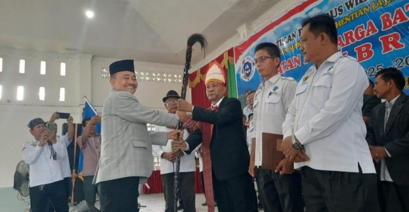 keterangan foto : Ketua Umum IKBR, Dr. A.B. Purba, S.H., M.H., Resmi Melantik Struktur dan Personalia Pengurus IKBR DPD Kampar I periode 2025–2029. (Alarm.co) 