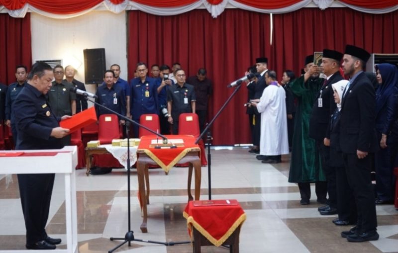 Keterangan Foto: Plt Gubri Riau SF Hariyanto melantik 238 pejabat eselon III dan IV di Lingkungan Pemprov Riau. (Foto : Mediacenter) 