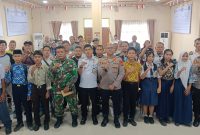 Keterangan Foto : Kapolsek Medan Labuhan AKP D. Raja Putra Napitupulu, S.I.K., M.M., bersama Camat Medan Labuhan dan Danramil saat menggelar rapat koordinasi Forkopimcam.